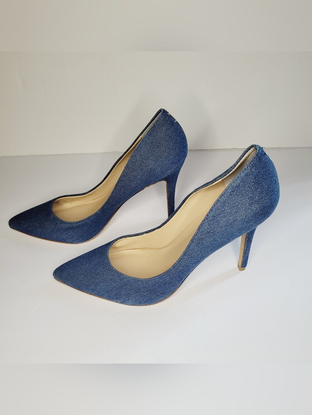 Neiman Marcus Denim Blue Stiletto Heels Pointed Toe Womens 8 M Going Out Y2K - Picture 1 of 8